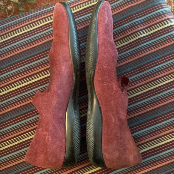 PRADA VINTAGE burgundy SUEDE MARY JANES 7.5/38 - Picture 6 of 7